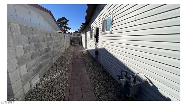 Building Photo - 201 Nunca St