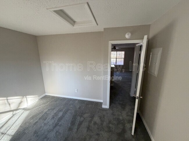 Building Photo - 2260 Sherwood Ave