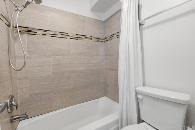 Building Photo - 2266 Grand Ave