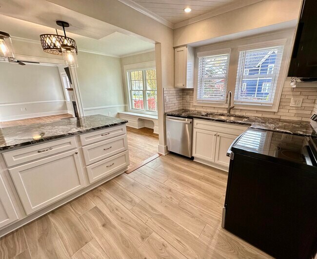 Building Photo - 992 Palmer