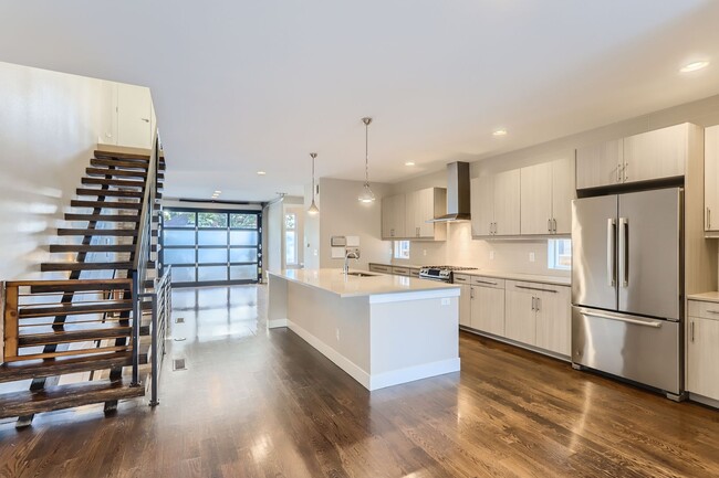 Building Photo - Modern 4-Bedroom Home with Designer Finish...