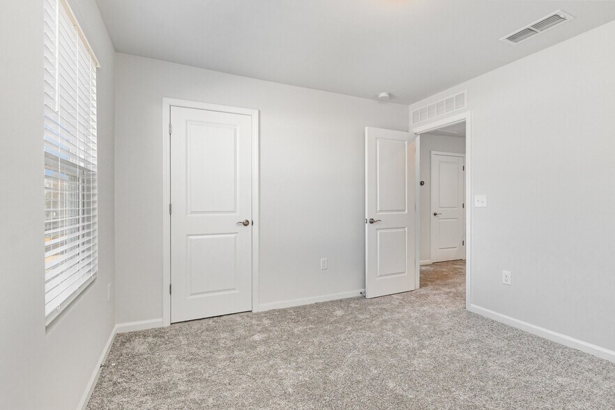 Building Photo - 1425 Rhodes Pond St