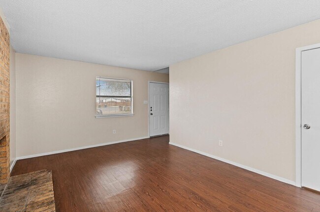 Building Photo - 8412 Garcreek Cir