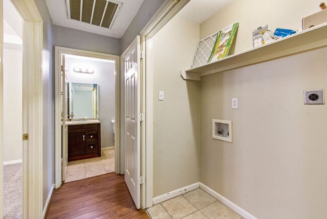 Building Photo - 10629 Royal Cavins Dr