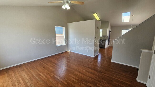 Building Photo - 325 W 116th Ave