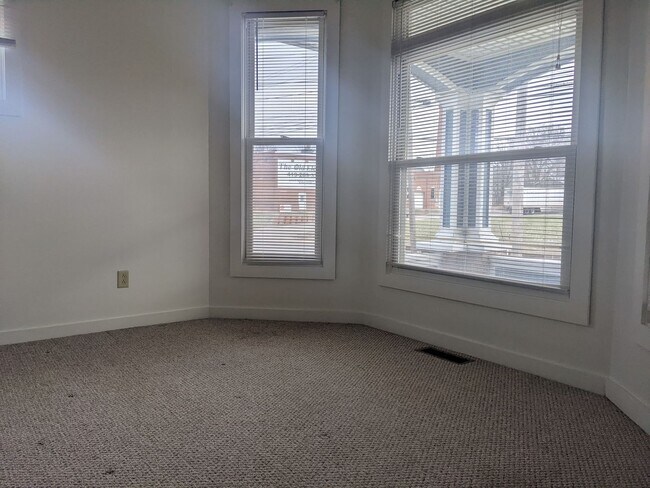 Building Photo - 802 Cottage St