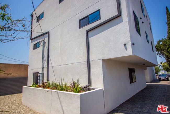 Building Photo - 2208 Hauser Blvd