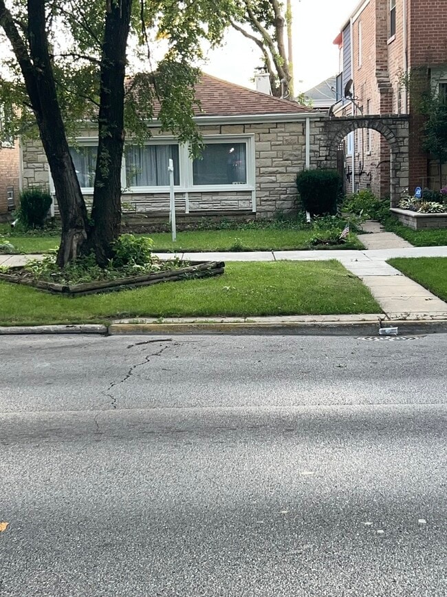 Primary Photo - 6124 N Kimball Ave
