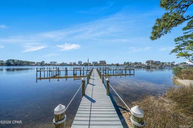 Building Photo - 6903 N Lagoon Dr