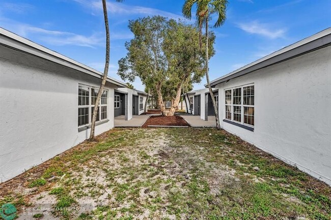 Building Photo - 5740 NW 27th Ct