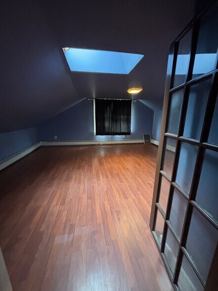 3rd Floor Bedroom - 101 Bristol St