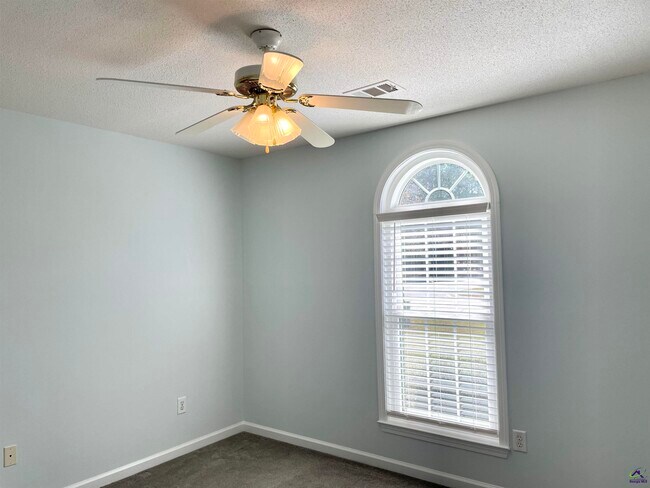 Building Photo - 205 Ellicott Dr