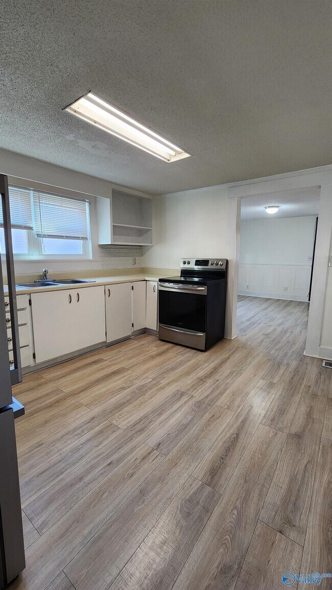 Building Photo - 1321 Ann St NW