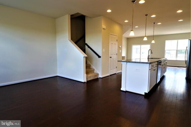 Building Photo - 6303 Posey St