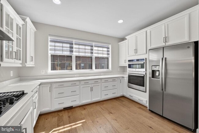 Building Photo - 620 Halsey Way