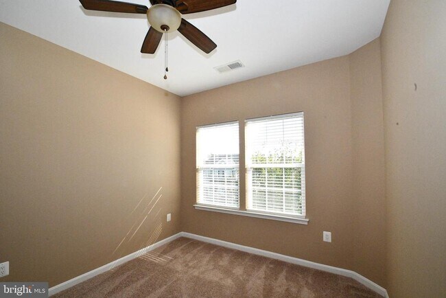 Building Photo - 9 Latham Ln