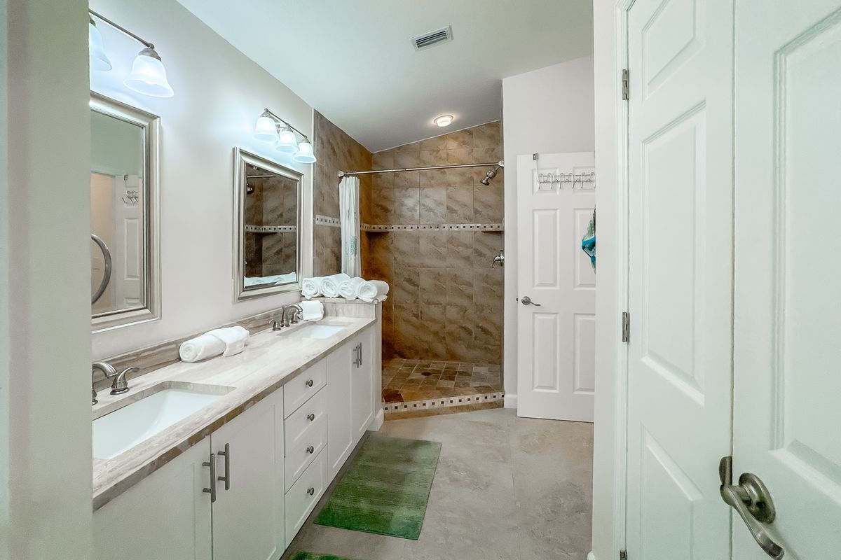 Building Photo - 1300 Misty Pines Cir