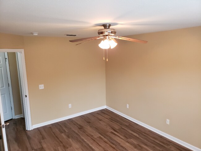 Building Photo - 120 Cody Dr