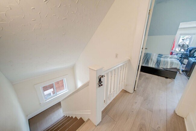 Building Photo - Massive Newly Renovated 11-Bedroom House o...