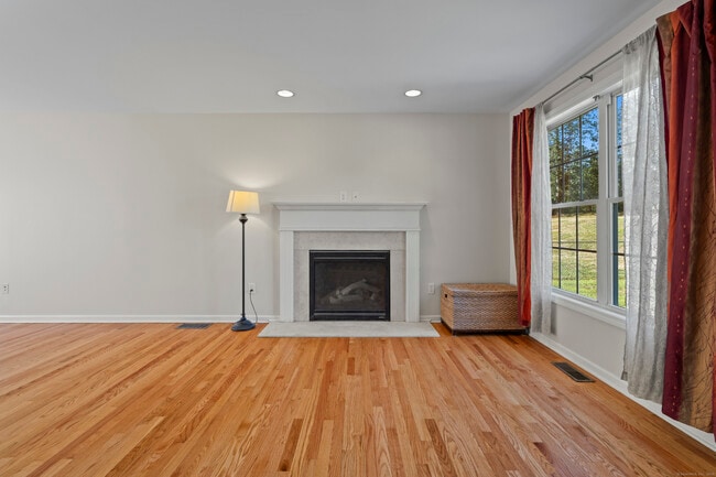 Building Photo - 802 Evergreen Ave