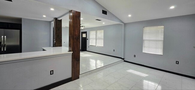Building Photo - 600 Zeneta Ave