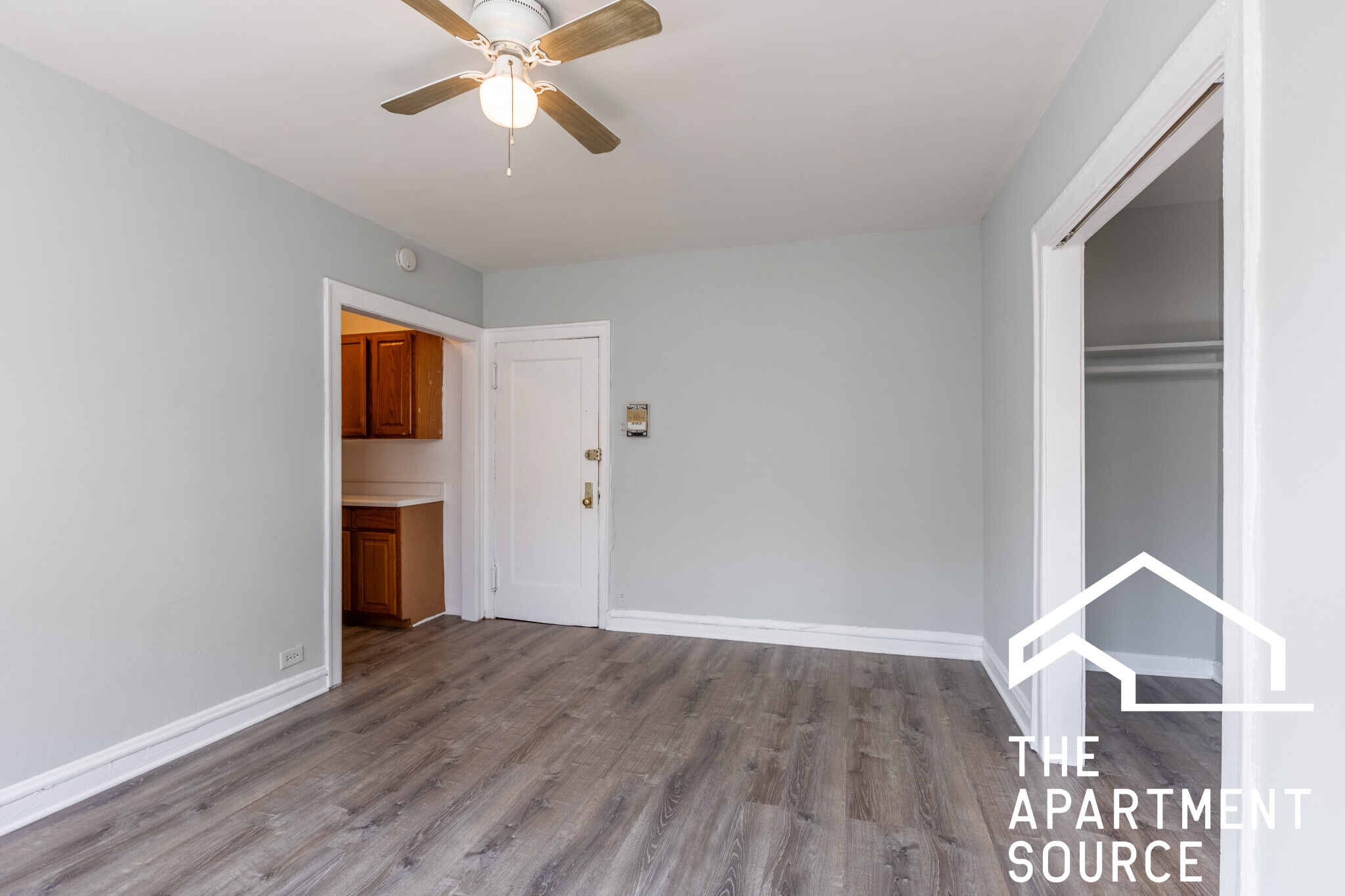 Building Photo - 717 W Belmont Ave