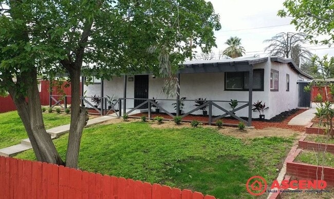 Primary Photo - Unique Home Near Bakersfield College!