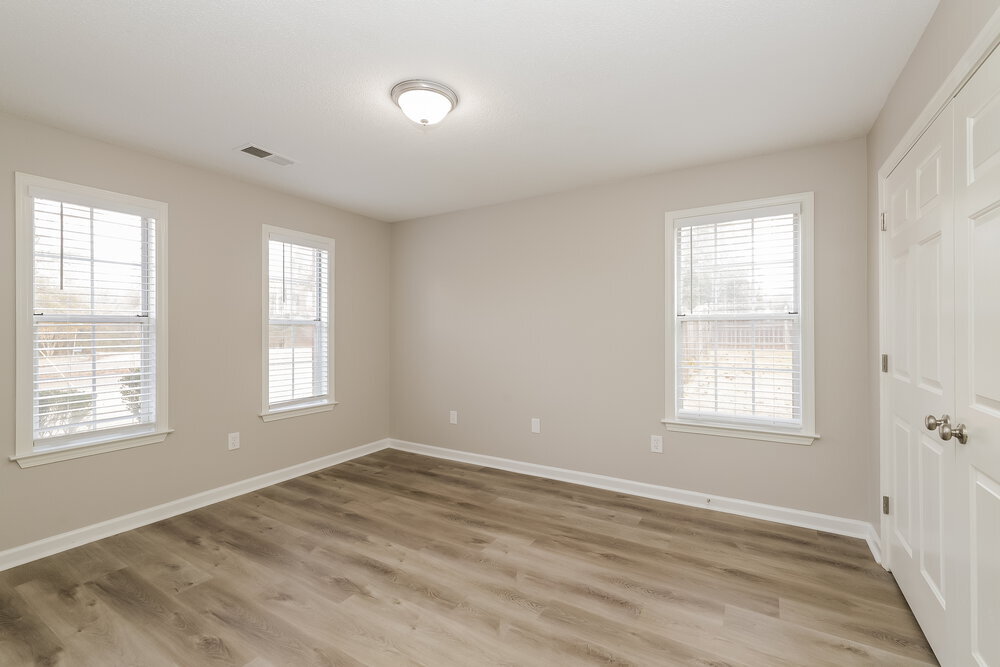 Building Photo - 6150 Woodstock View Dr