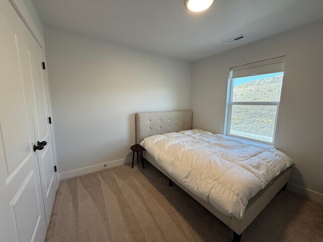 Building Photo - 1743 Olympus Dr