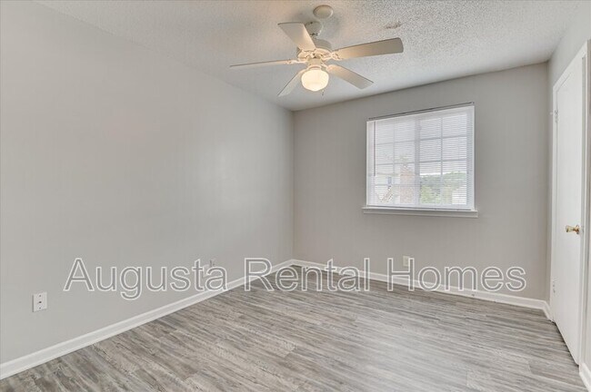 Building Photo - 520 E Buena Vista Ave