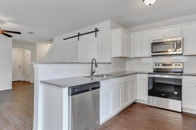 Building Photo - 243 W Forest Ave