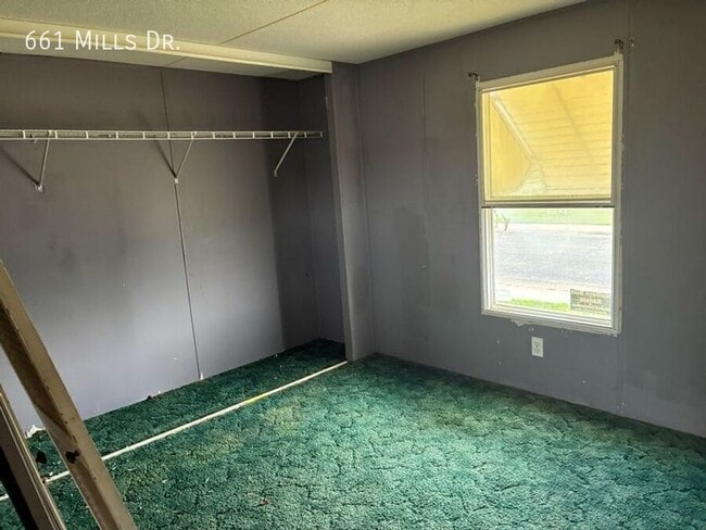 Building Photo - 661 W Mills Dr