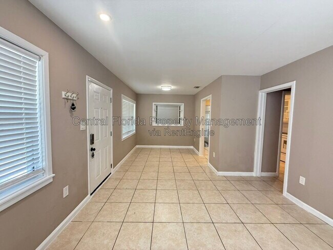 Building Photo - 315 S Lakewood Dr