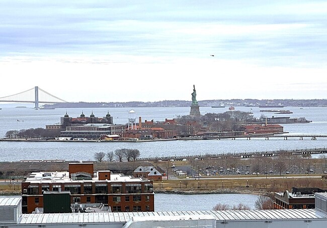 Building Photo - 105 Greene St