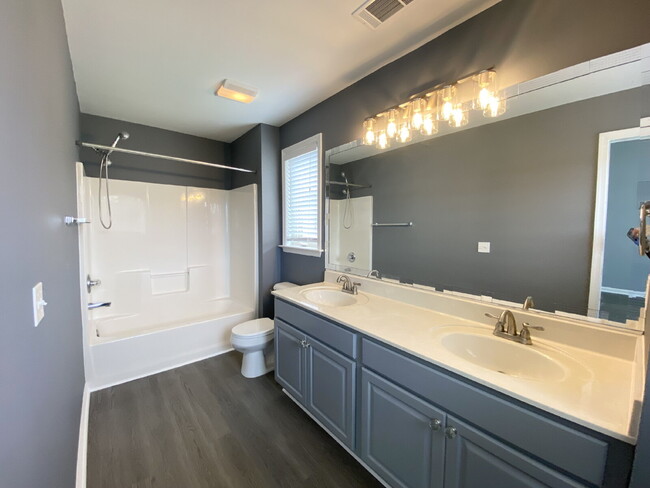 Building Photo - Spacious Townhome located on Hilton Head I...