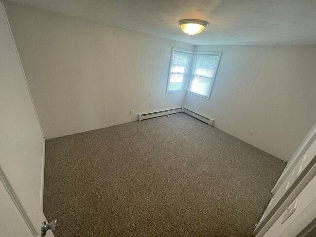 Building Photo - Charming 3-Bedroom Home with Backyard & Of...