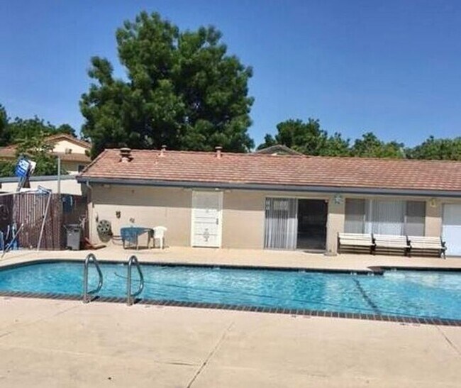 Building Photo - 2 Bedroom 1 Bathroom Condo in Antioch - AVAILABLE NOW !!