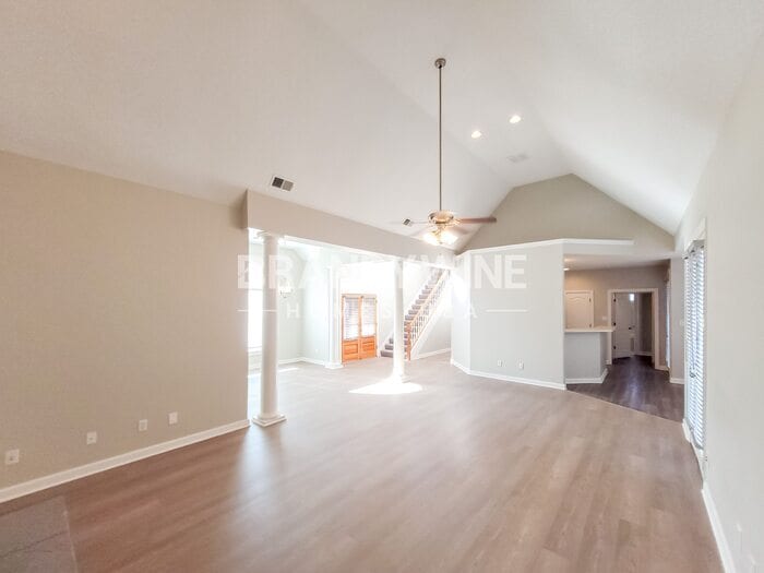 Building Photo - 9088 Fenmore Cove