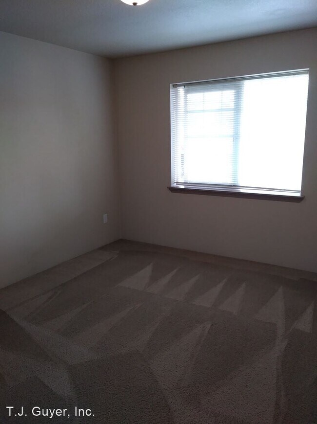 Building Photo - 318 SW 15th Ave