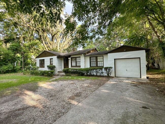 Primary Photo - 3 Bedroom, 3 Bath House in Hibiscus Park -...