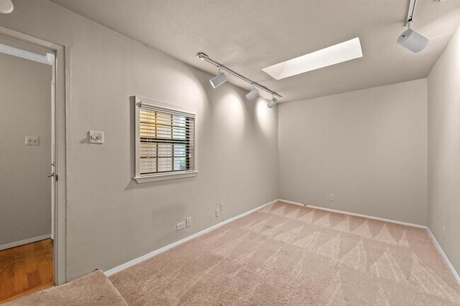 Building Photo - 6511 Lancret Hill Dr