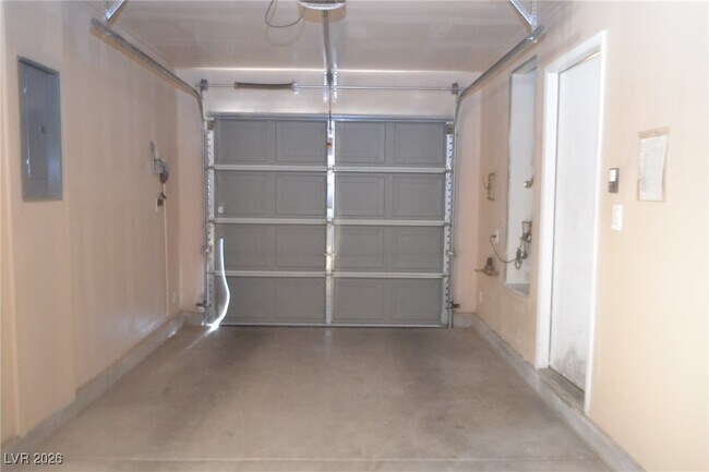 Building Photo - 520 Taunton St