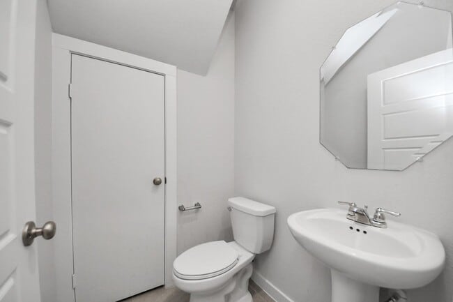 Building Photo - 3830 Glossy Lk Dr