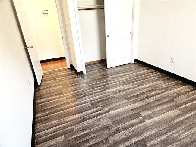 Building Photo - 75 Scotch Pond Pl