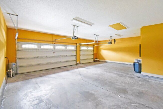 Building Photo - 3521 Carolwood Ln