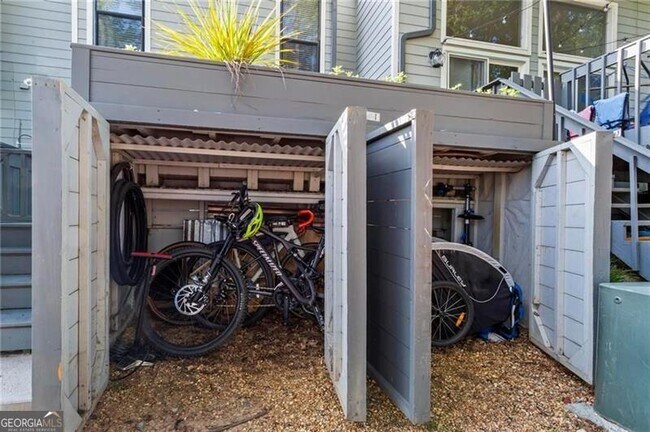 Building Photo - 1028 Riverbend Club Dr SE