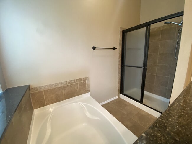 Building Photo - 3817 Kings Canyon Rd