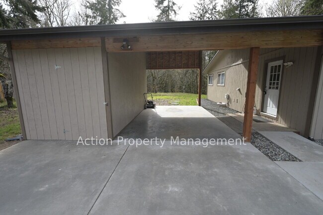 Building Photo - Updated Single-Level Home with Spacious Interior & Covered Parking