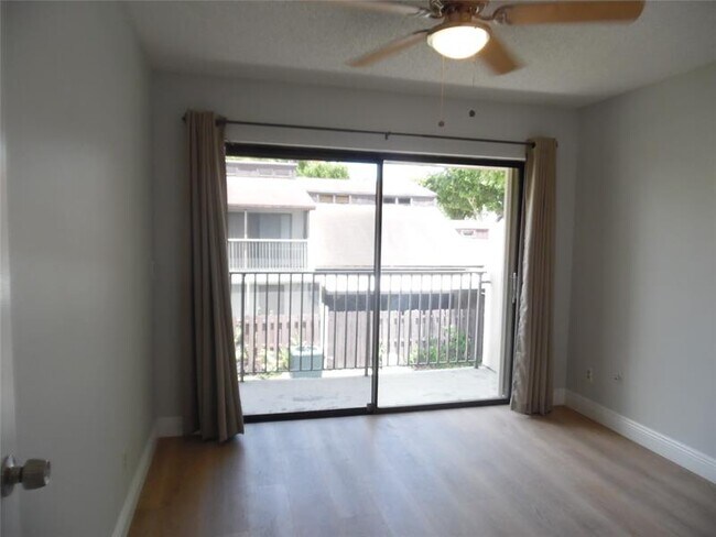 Building Photo - 4013 SW 68th Ln