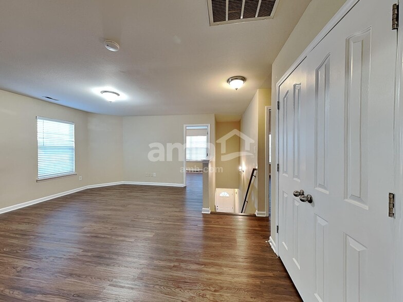 Building Photo - 2476 Ingleside Dr